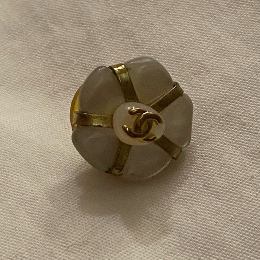 Chanel Gripoix single earring